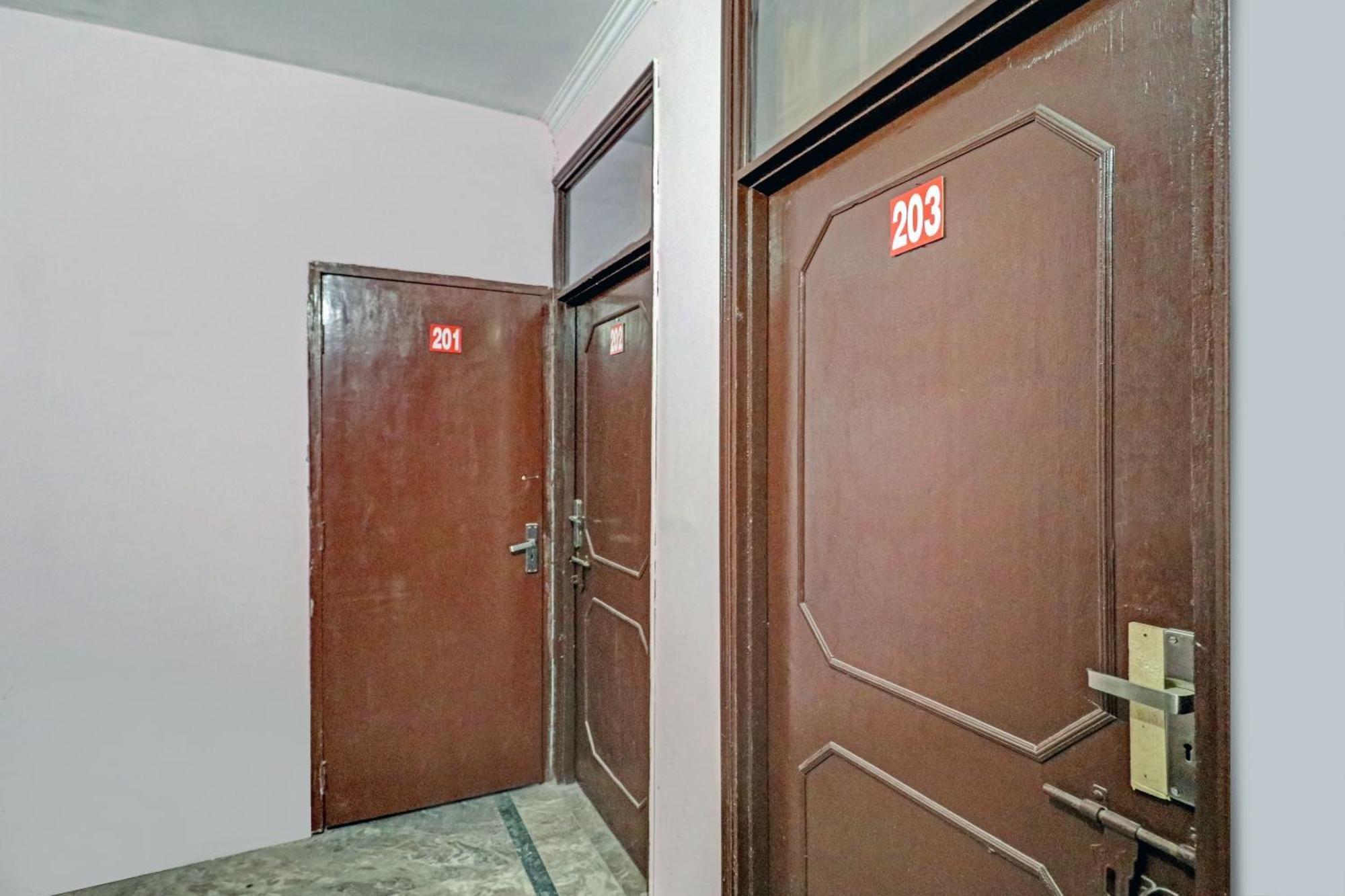 OYO 73491 Rj Villa Indirapuram Esterno foto